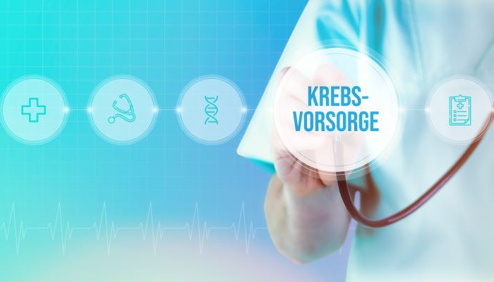 Arzt mit Stethoskop, Symbole für Gesundheit, Text "Krebsvorsorge" auf blauem Hintergrund.